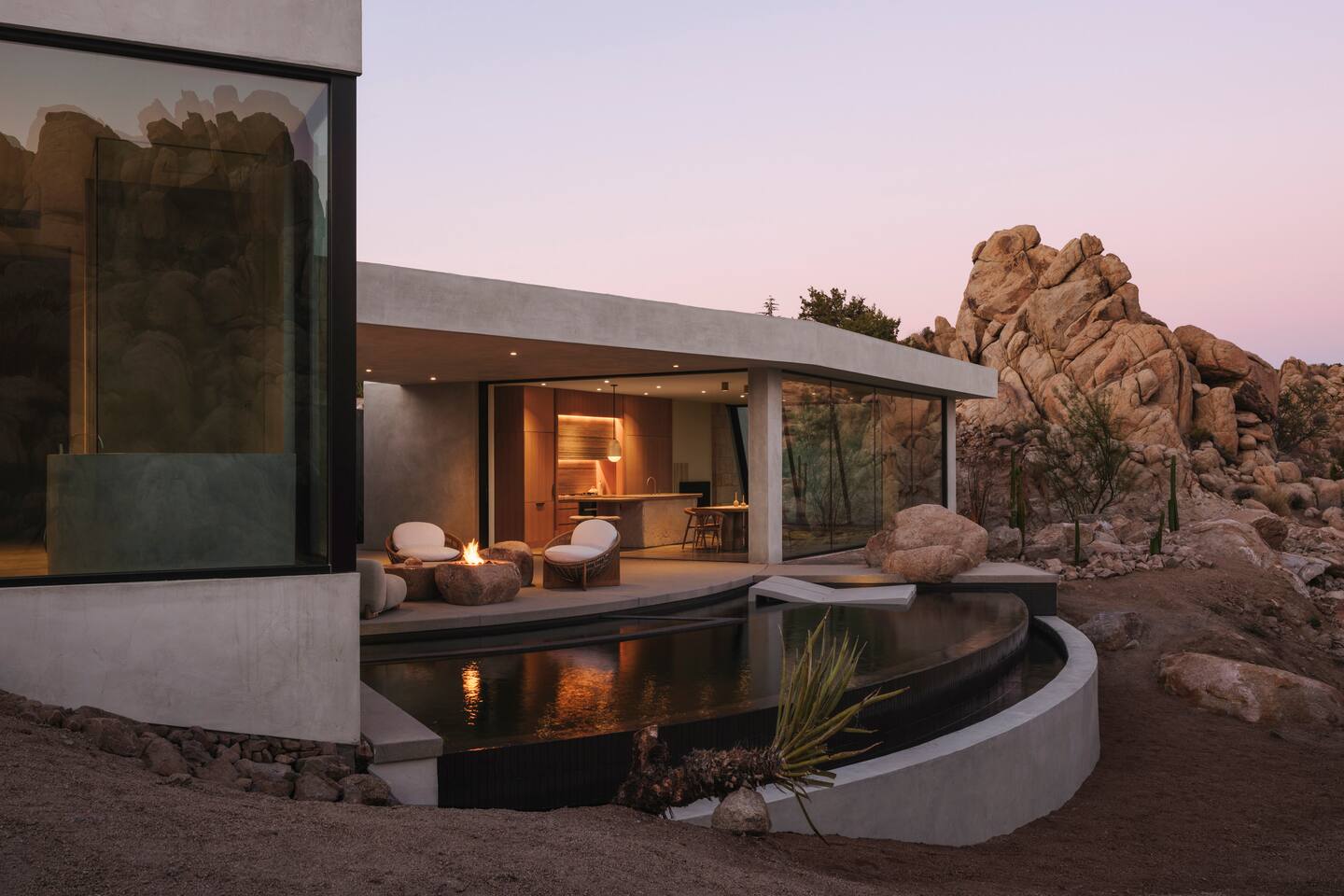 Maman - A Desert Escape