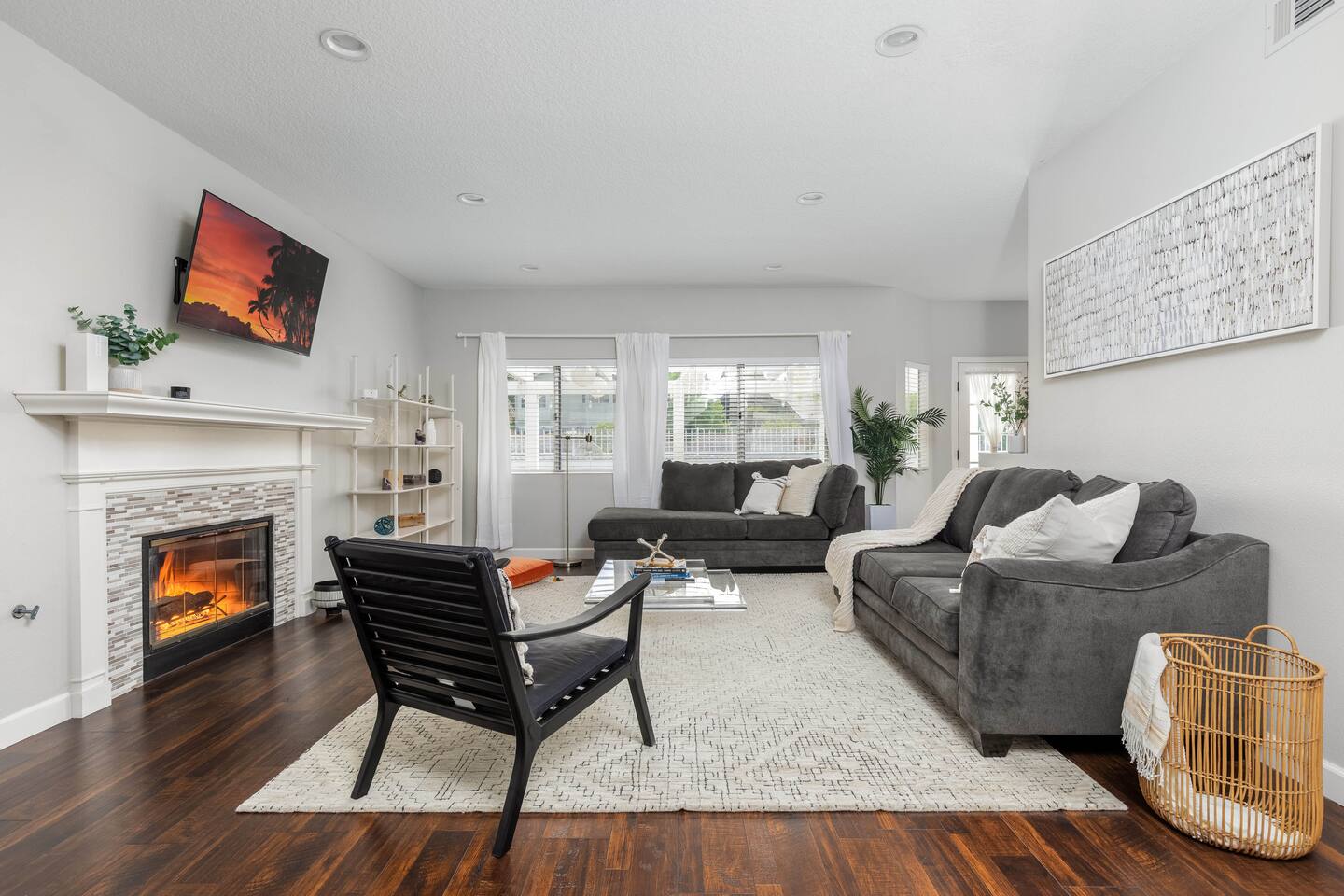 Luxury Modern Home w/ Jacuzzi | GOODE HOMES