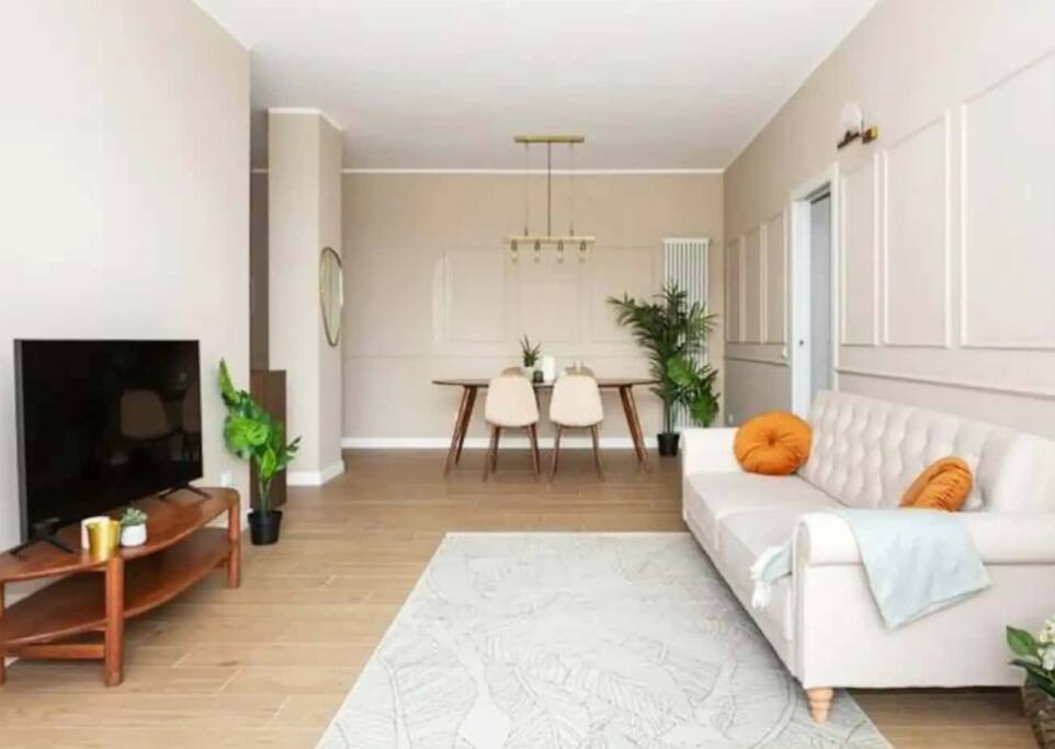 Modern 2BD Near Isola by Sonno Homes