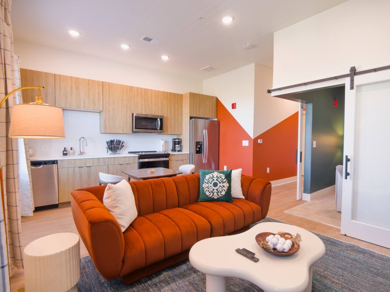 New Penthouse Apt | 5 mins to UAB | Insane Gym!