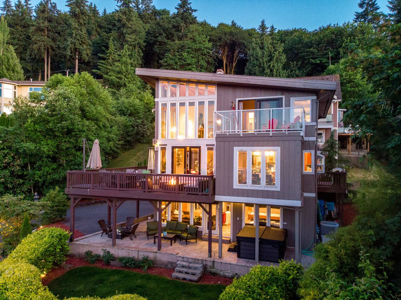 Cougar Mountain Lakeview Retreat