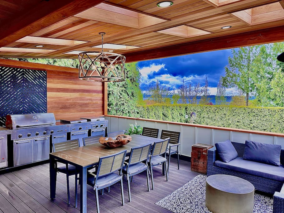 Downtown Kirkland Lakeview House and Guest Cottage