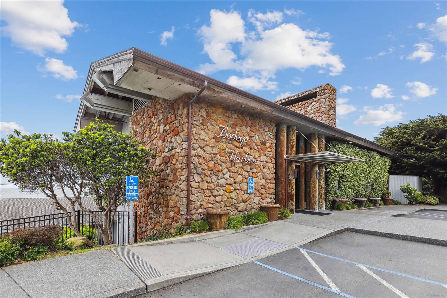 The Bodega Harbour Clubhouse invites you to enjoy the Bluewater Bistro Lounge for a meal or live music!