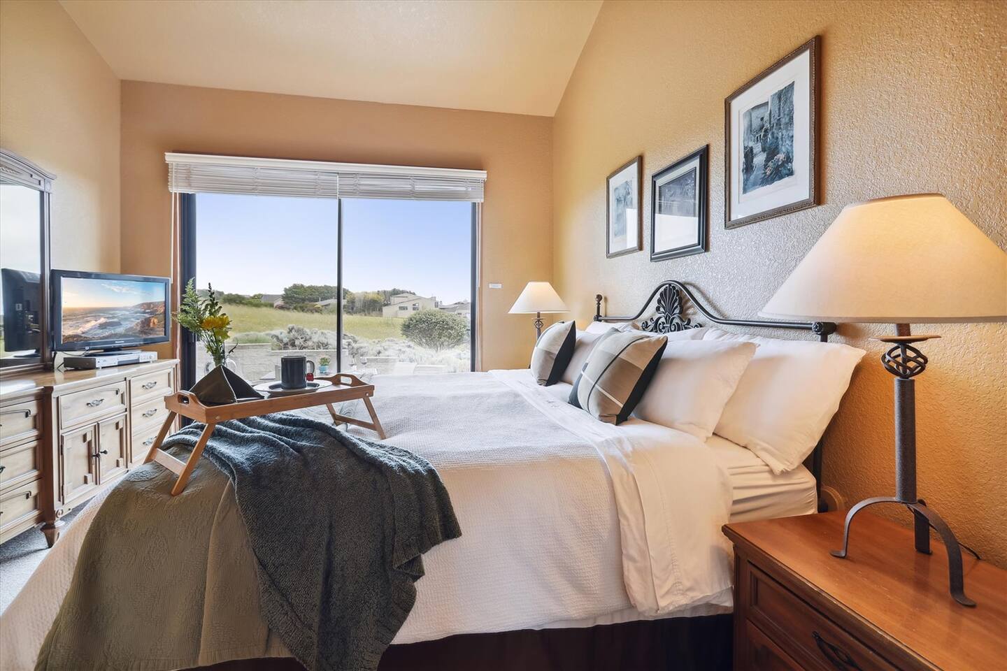 The main bedroom has a king-size bed, a walk-in closet, flat-screen TV-DVD. The sliding door gives you direct access to the spacious patio and ocean views beyond.