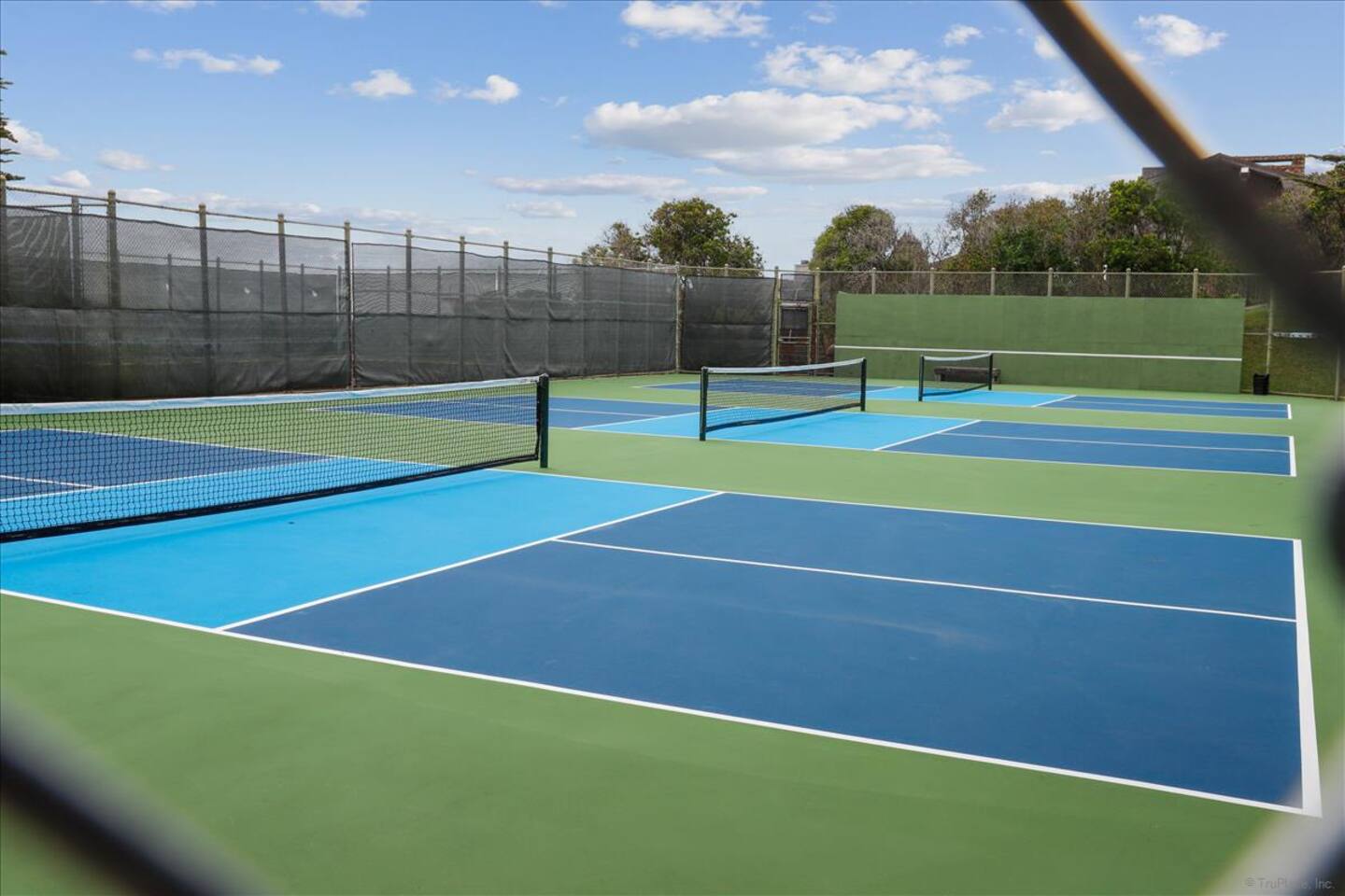 Bodega Harbour pickleball courts are available to vacation rental guests! Just pick up the key from the office during business hours.