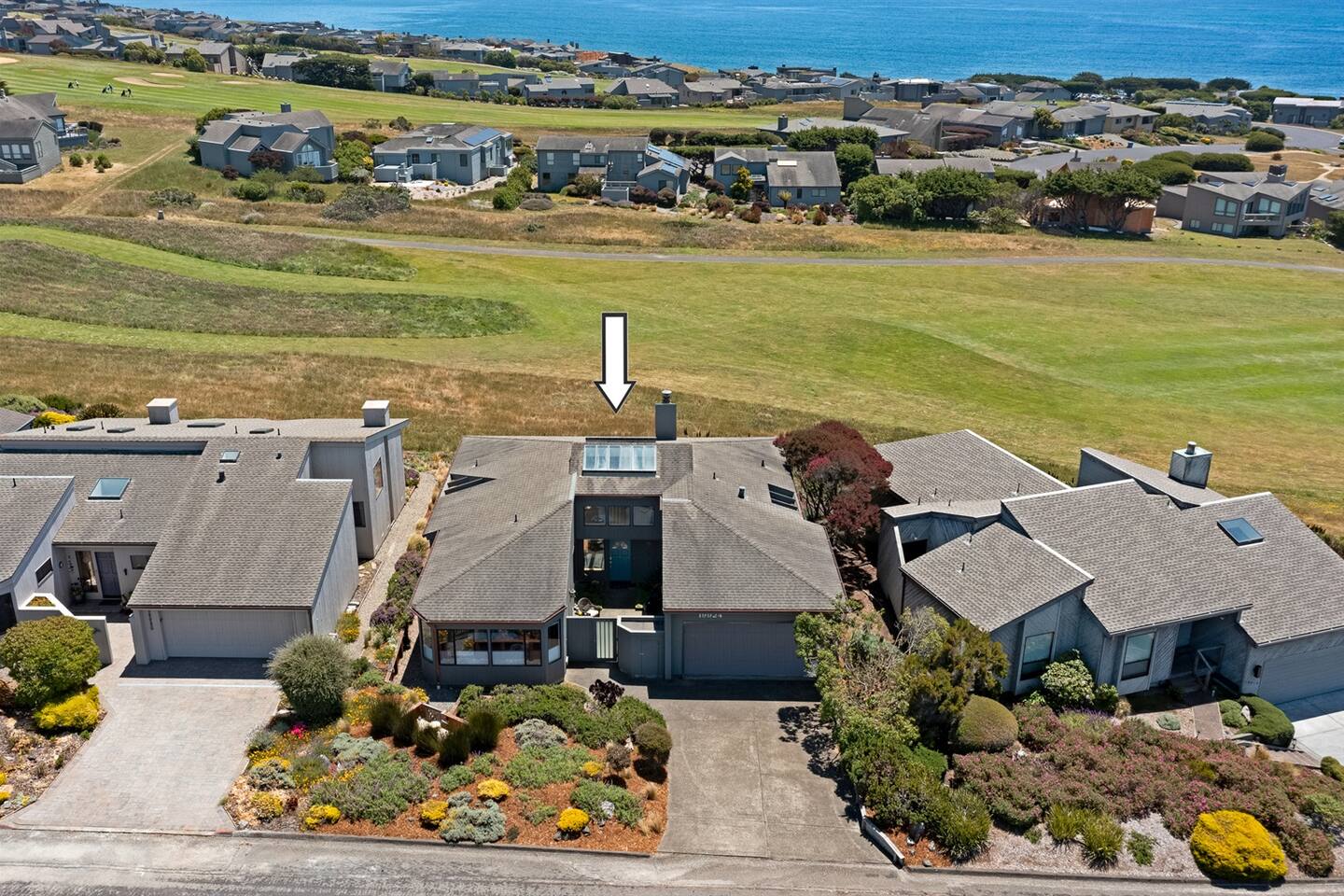 Pacific Flyaway is perched on the 15th fairway of The Links at Bodega Harbour.