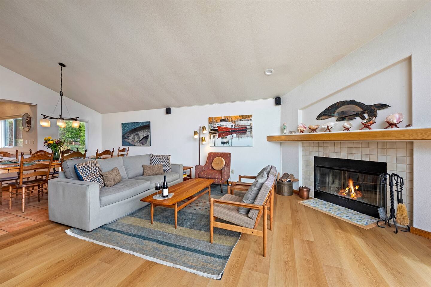 The talented artist/owner invites you to enjoy tasteful and thoughtfully placed mosaics and other art.