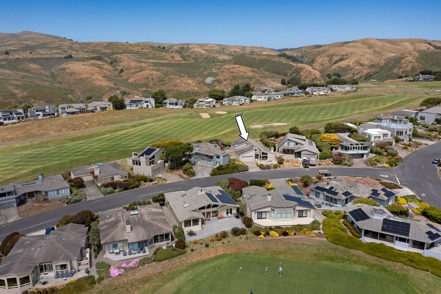 Hummingbird Hideout is perched on the 14th fairway of The Links of Bodega Bay.