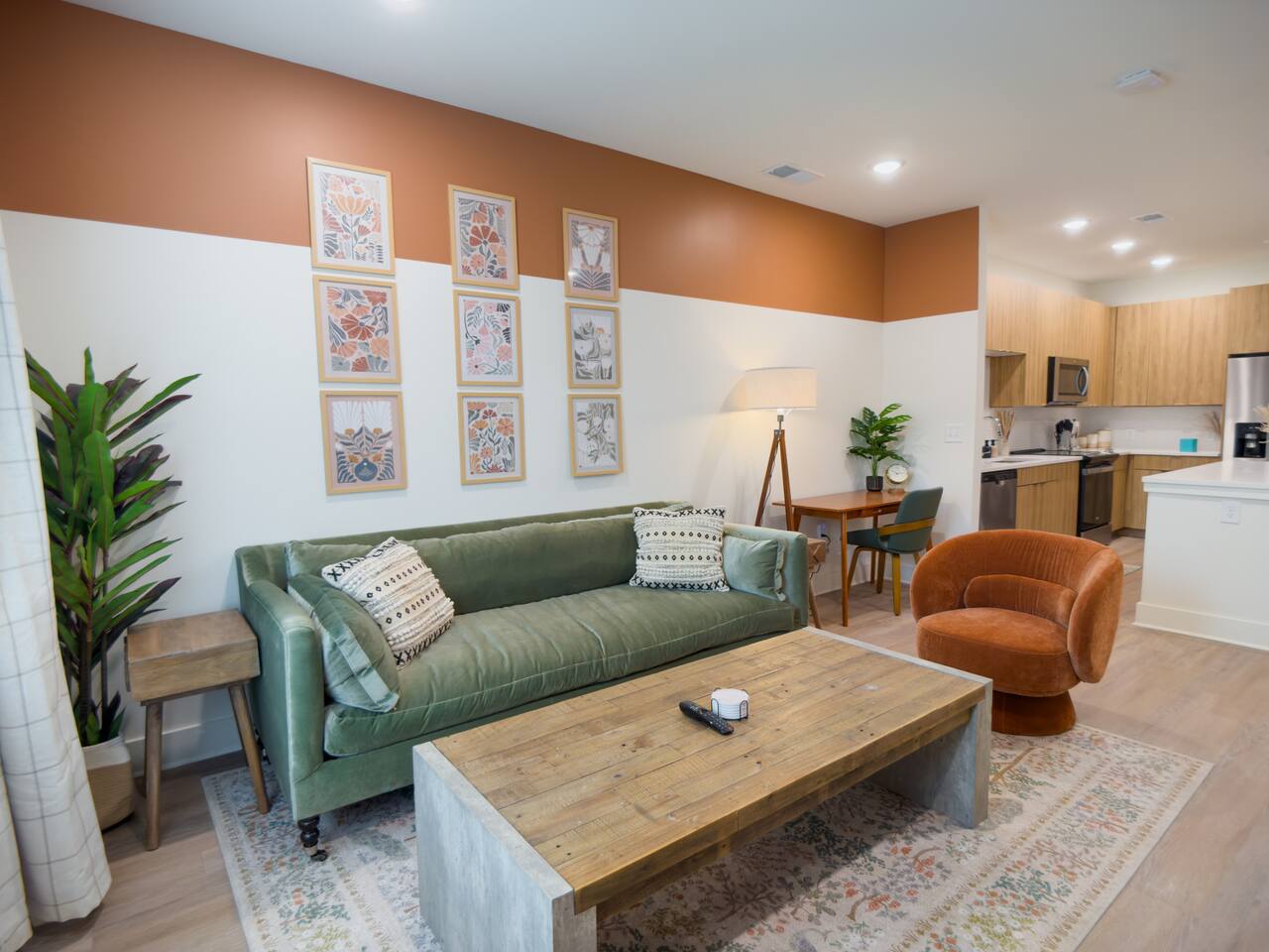 Secure Parking, 5 Mins UAB, Elite Gym, Brand New!