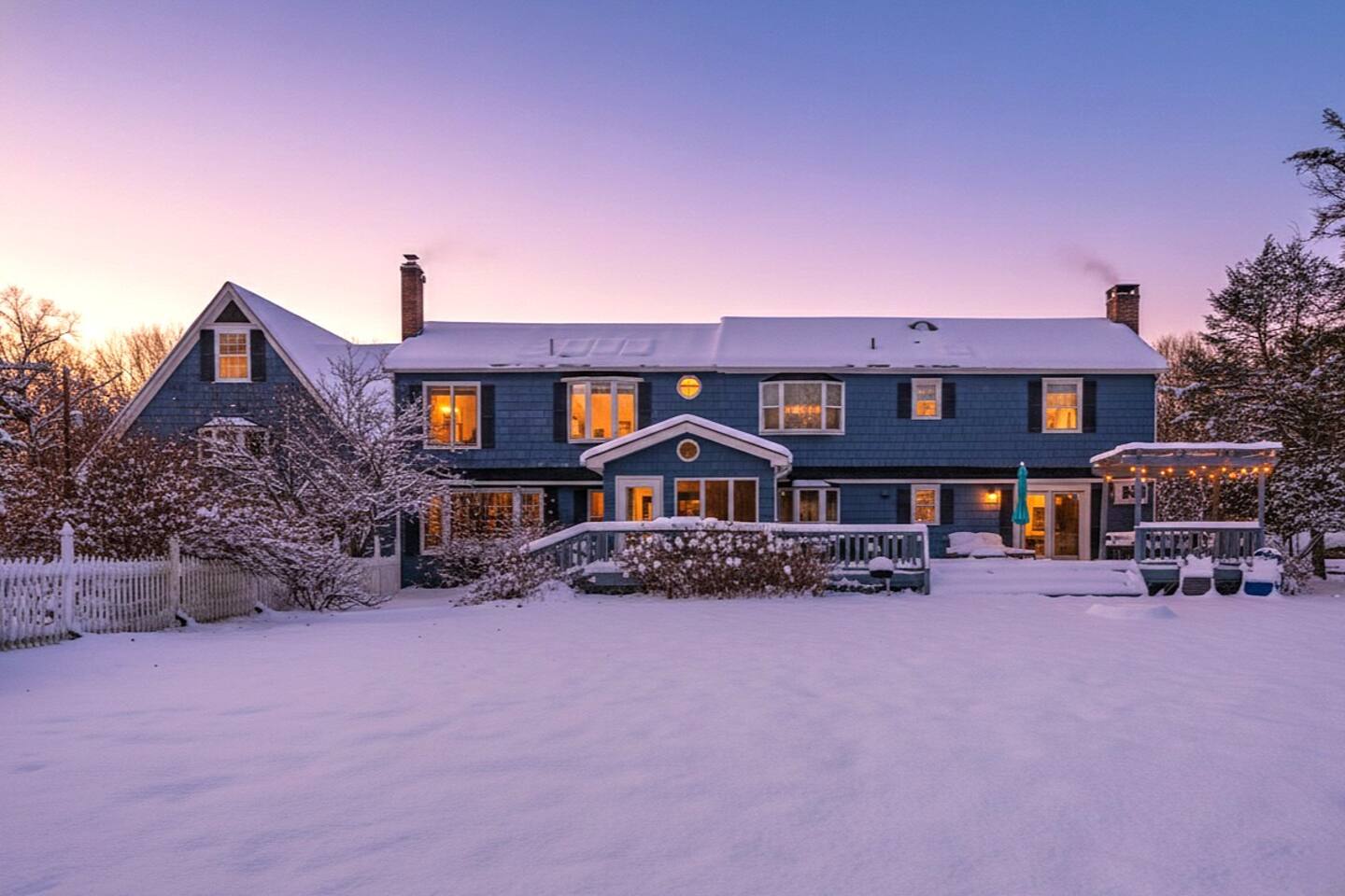 Pondview Manor - Spacious Farmhouse w/ Pond