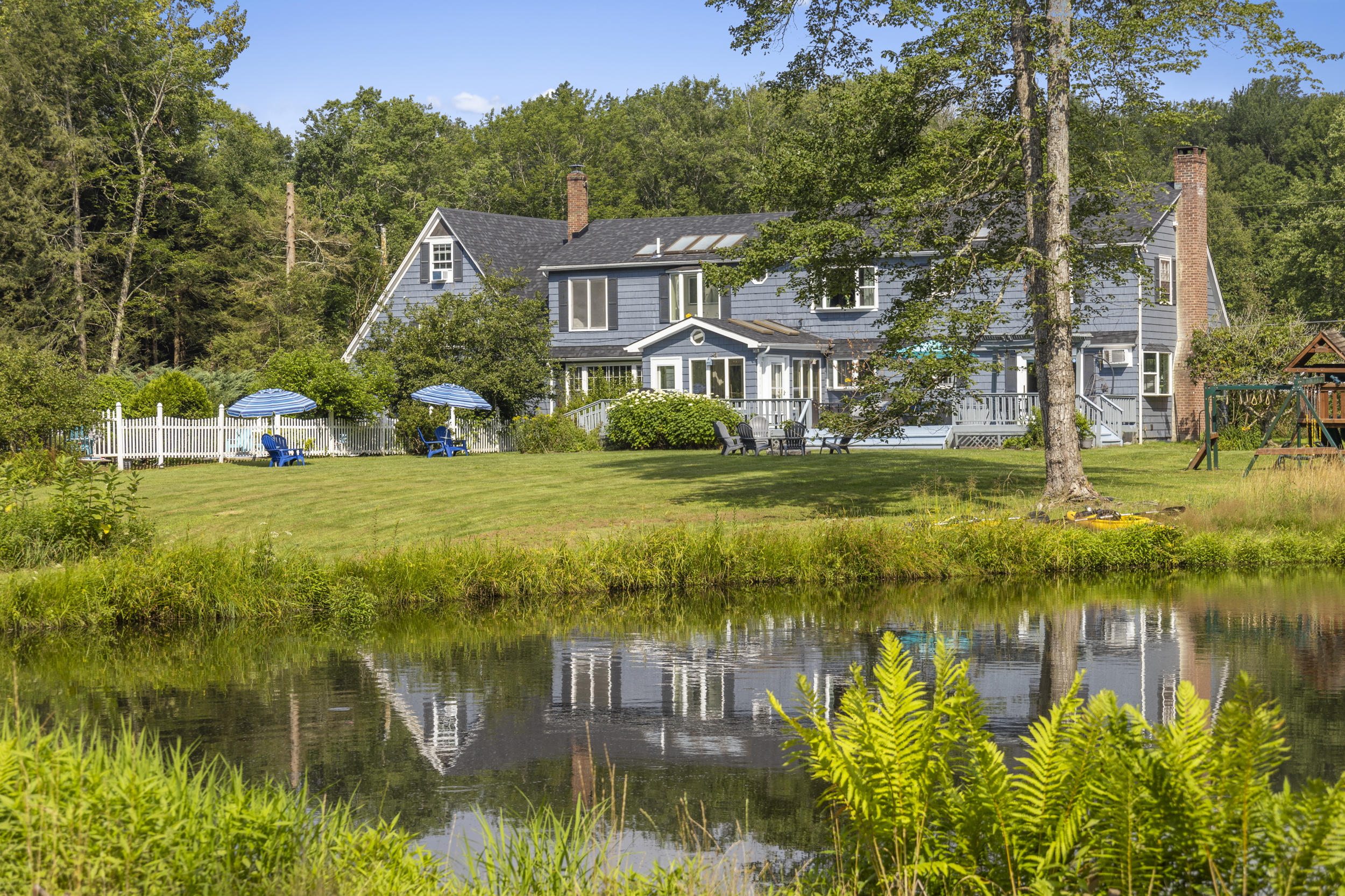 Pondview Manor - Spacious Farmhouse w/ Pond
