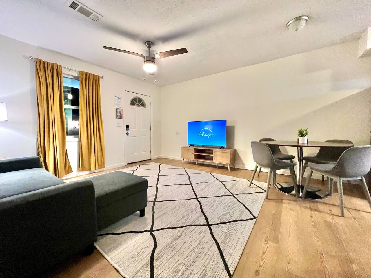 Comfy Convenience 2 BR Close 2 MSU