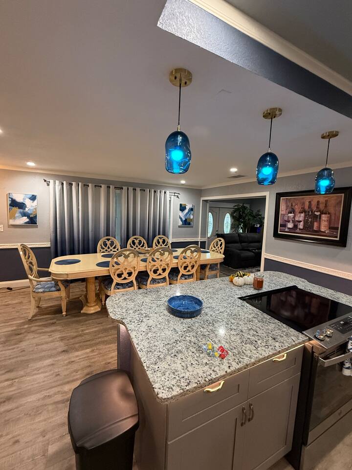 4 King Suite home spacious fun Beach home retreat