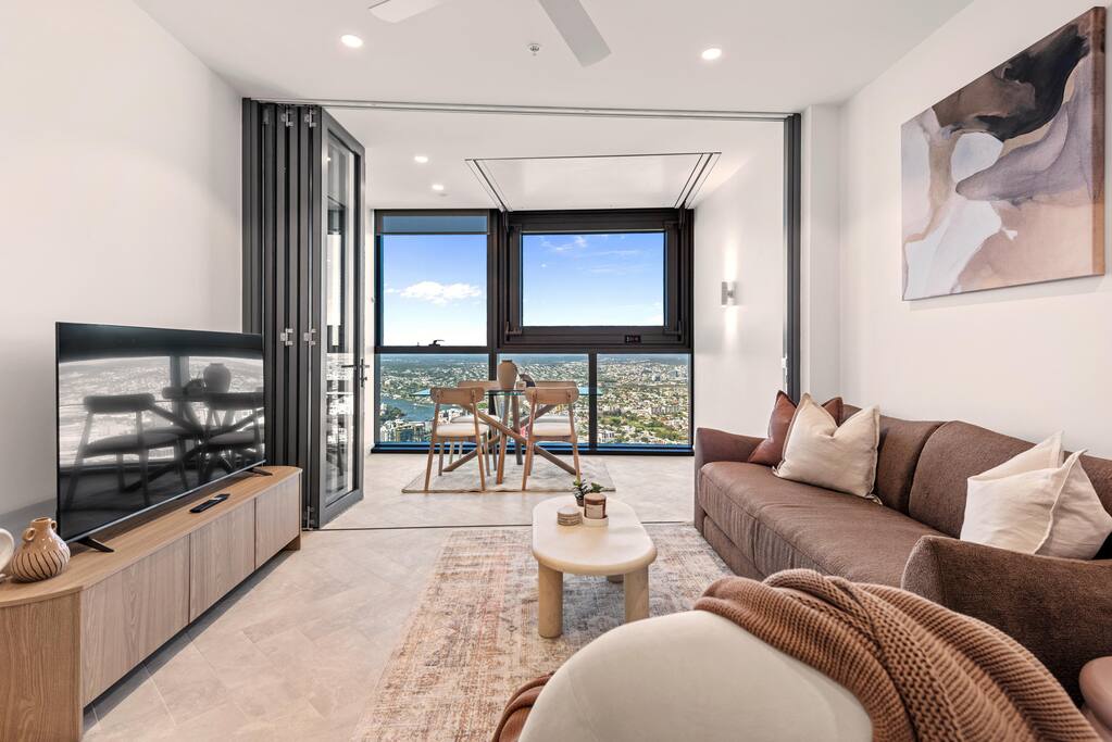 Queen’s Wharf | Skyline Getaway | Pool + Views