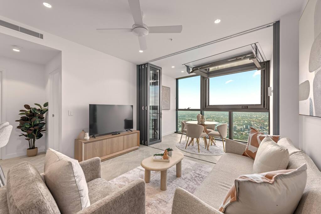 Queen’s Wharf Diamond | River & City Views + Pool