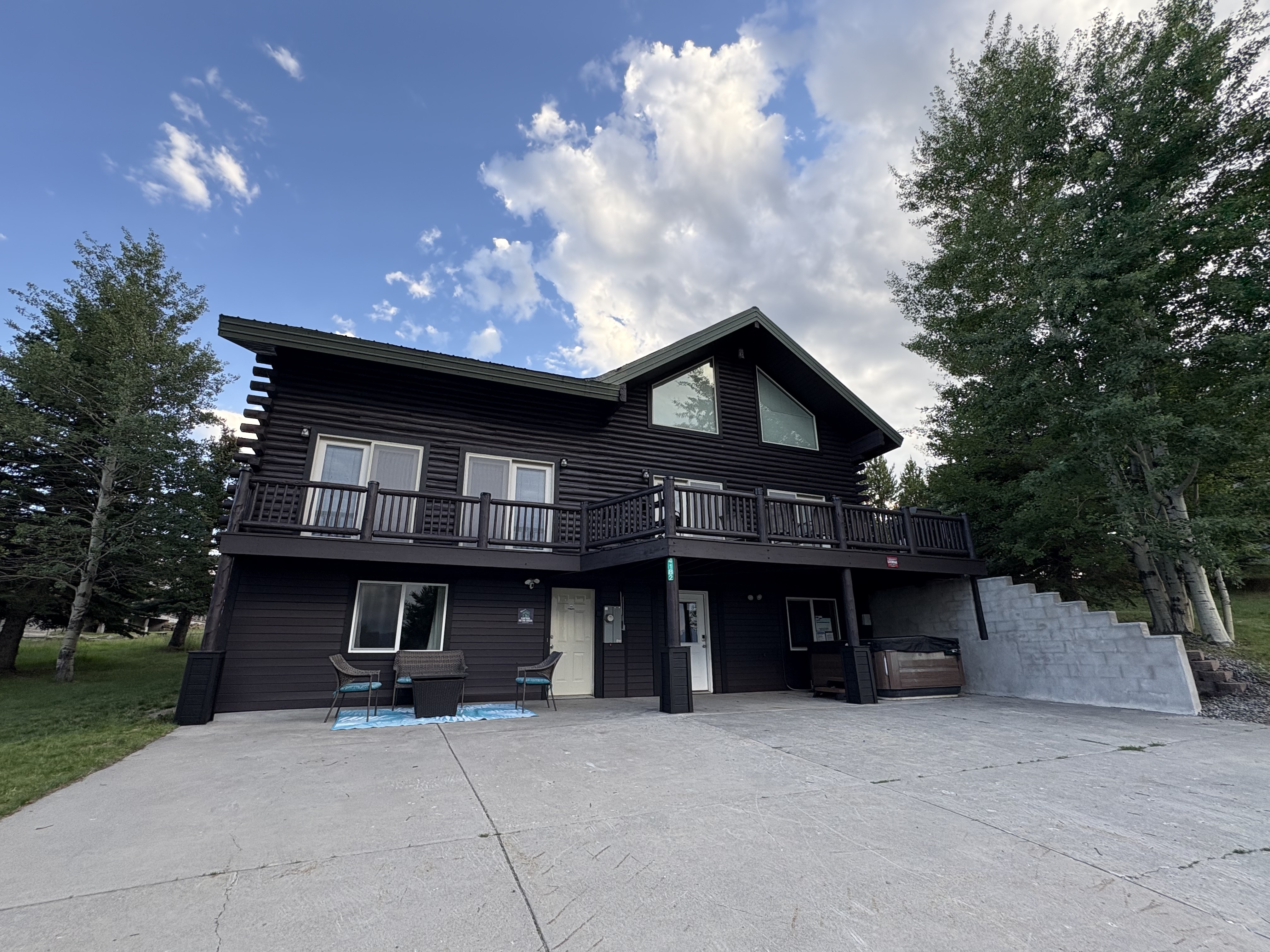 Luxury Cabin on the 9th Green AC, HotTub, Gameroom