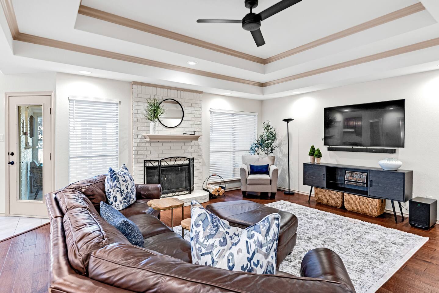 Grapevine Luxury: Rare OneStory Executive Home DFW