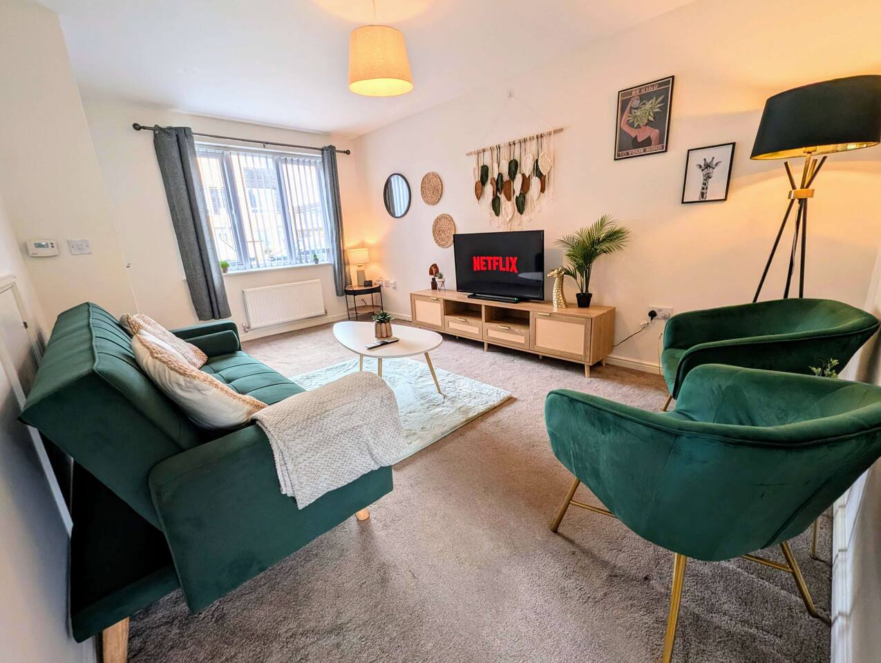 City Reach - King bed, Parking, 2 Tvs, O2 & Hosp