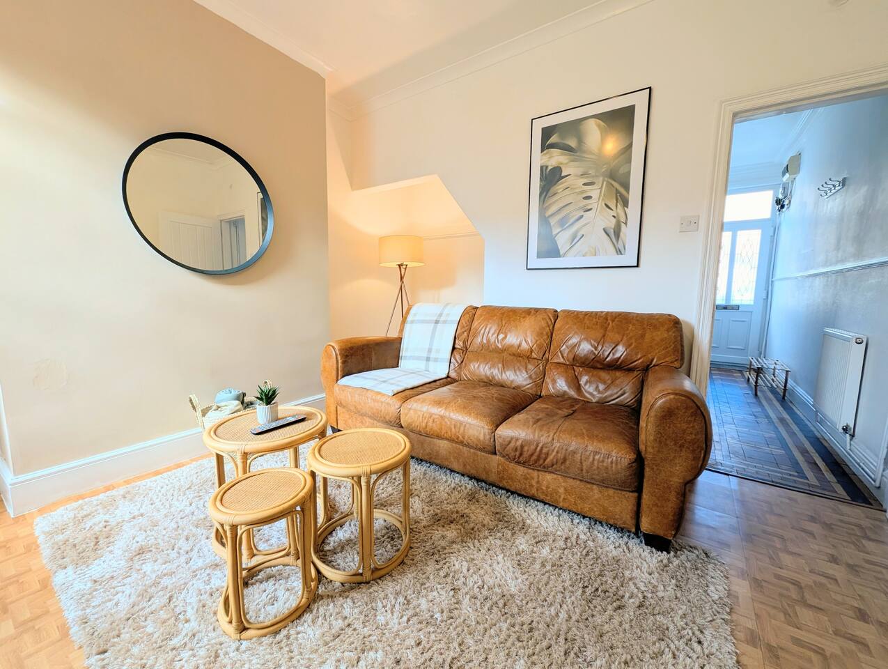 King bed | Free parking | Walk to C-centre & Hosp