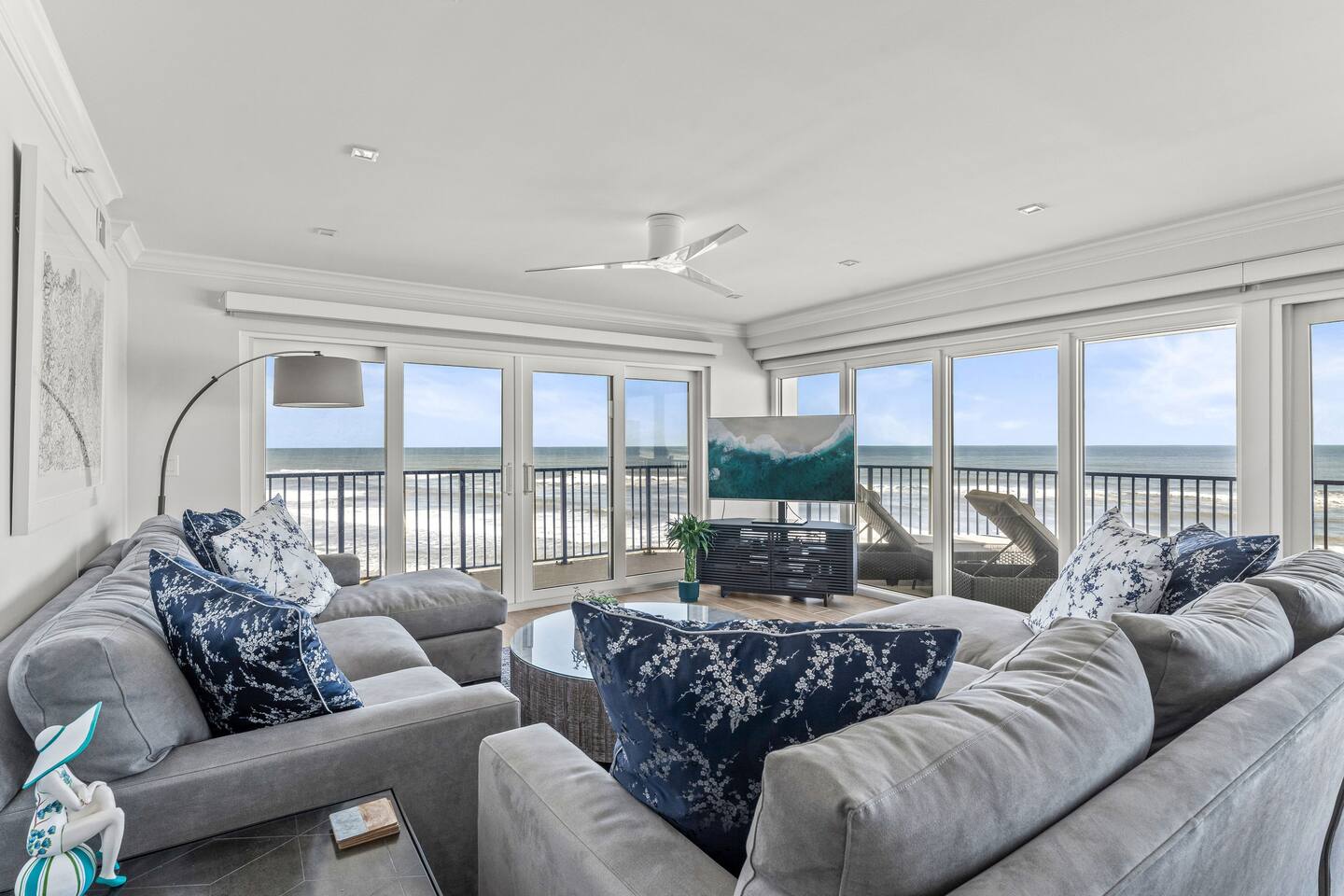 Oceanfront Penthouse Luxury Retreat