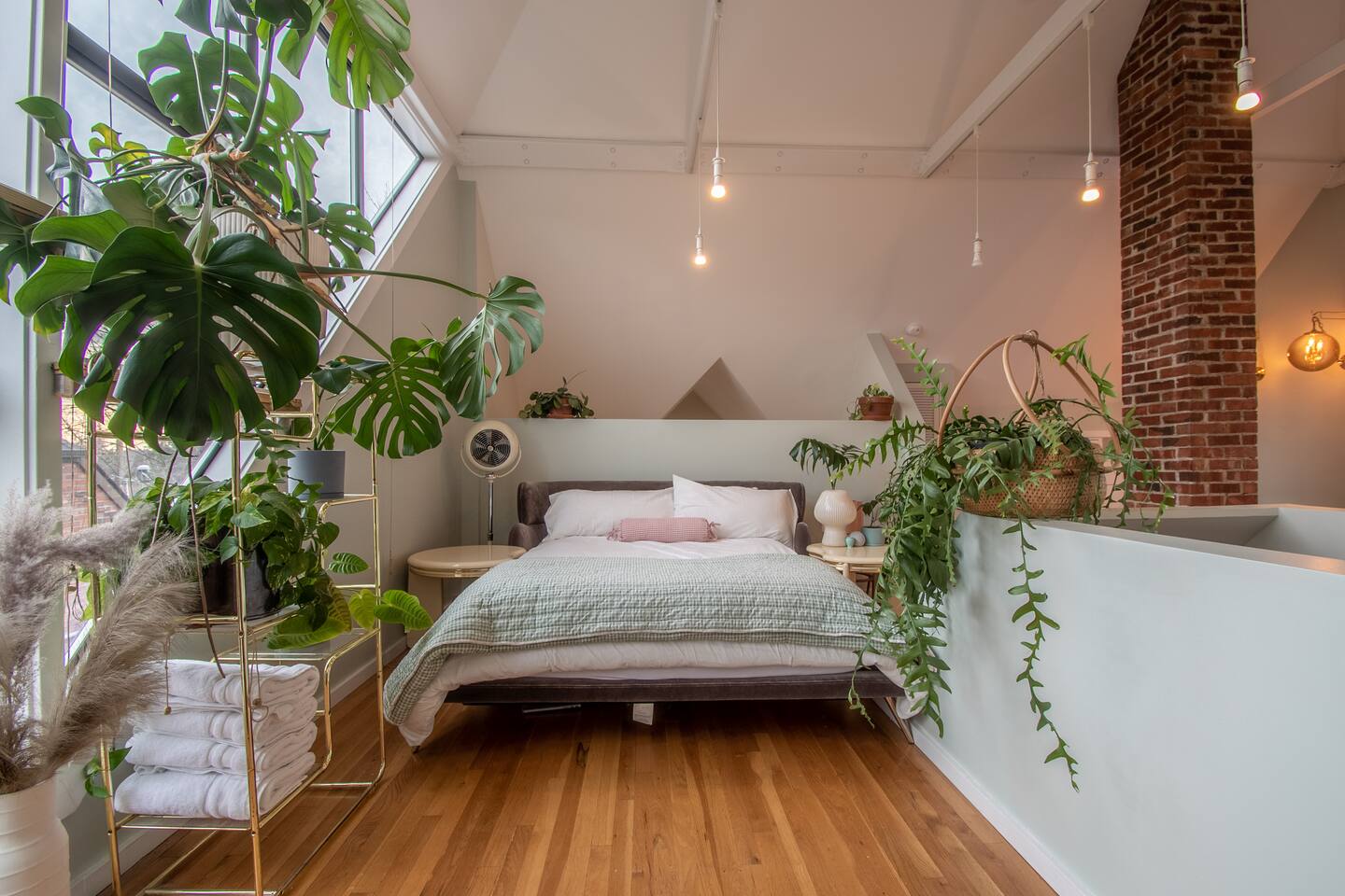 Green Lake Oasis with Loft + Outdoor Fireplace