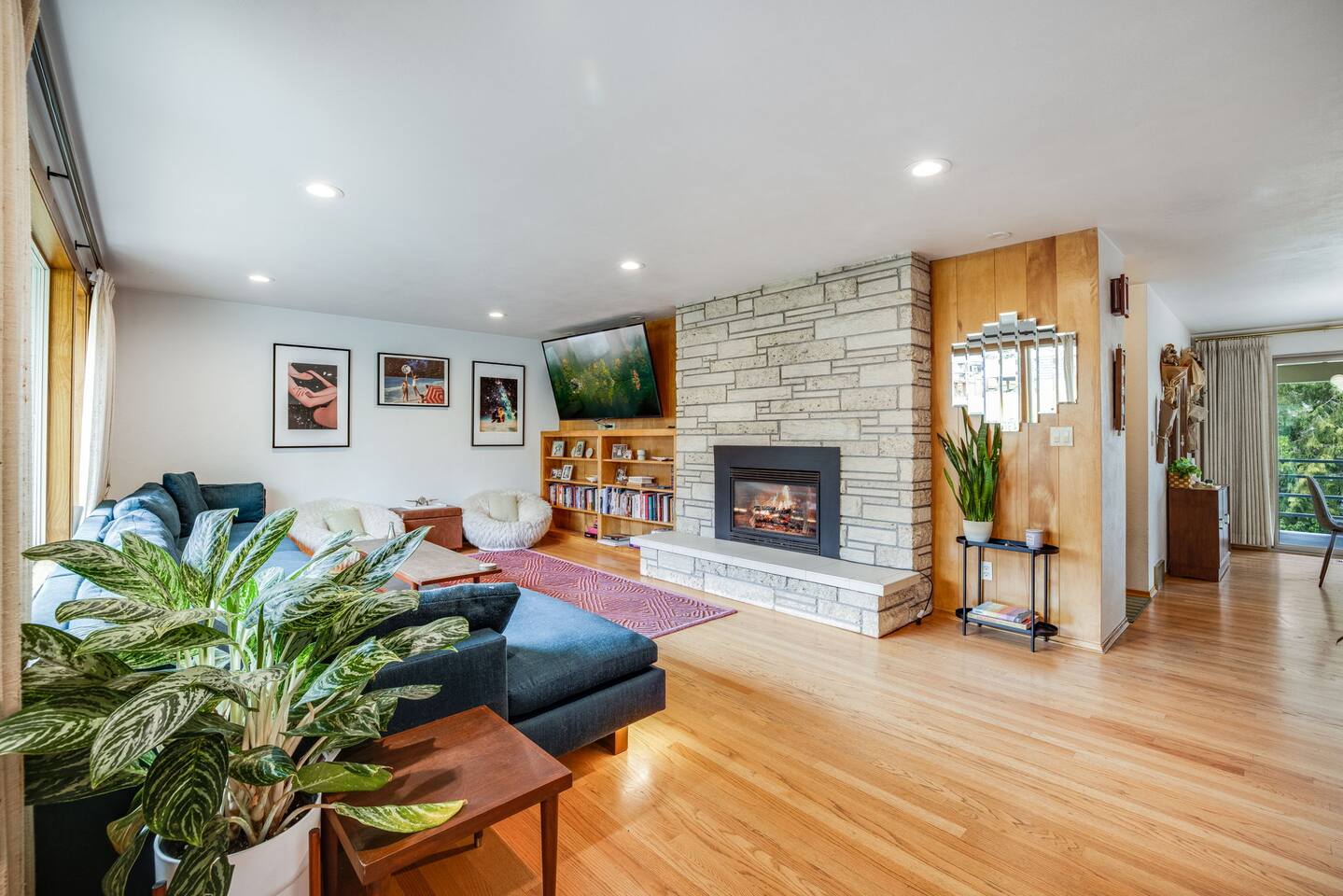 Stylish Seattle Home with Hot Tub