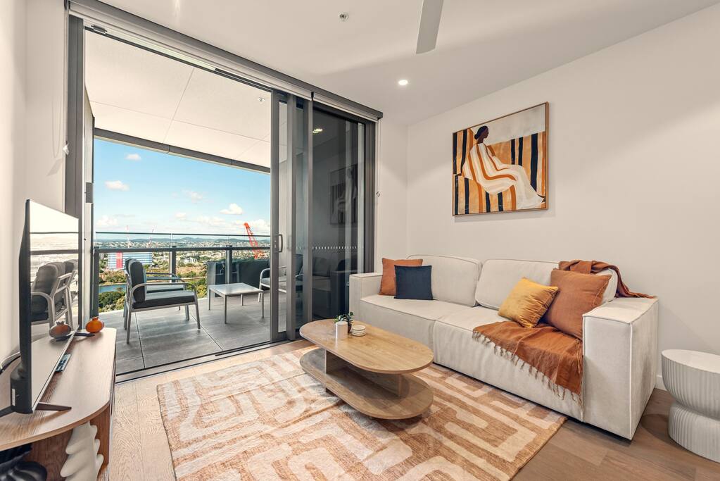 Queen’s Wharf | River View Hideaway + Pool