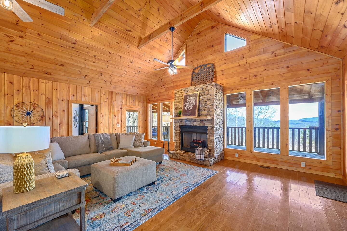 Mtn VIEWS, HotTub, Handicap/wheelchair Accessible