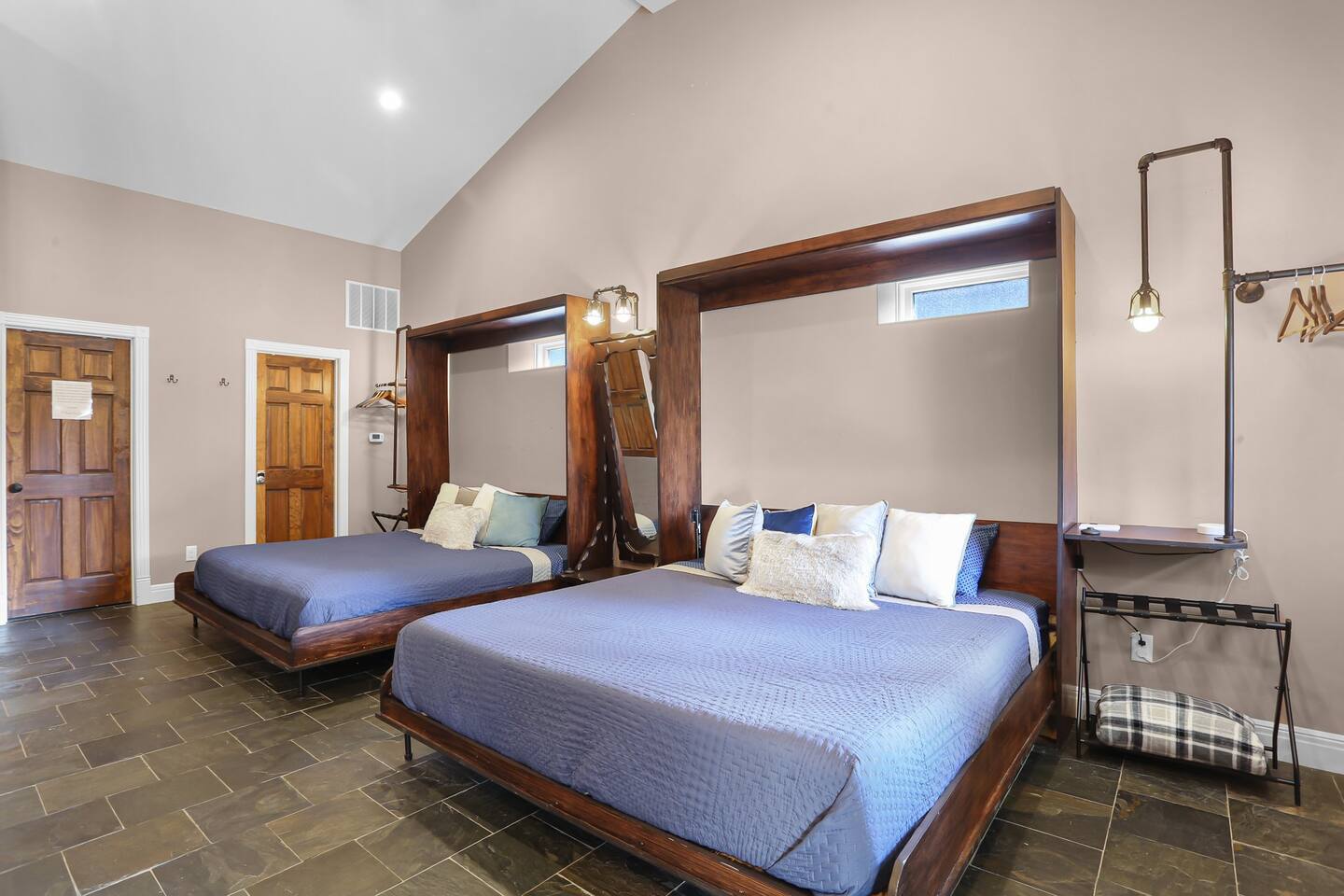 Studio First Floor Suite with Private Bathroom