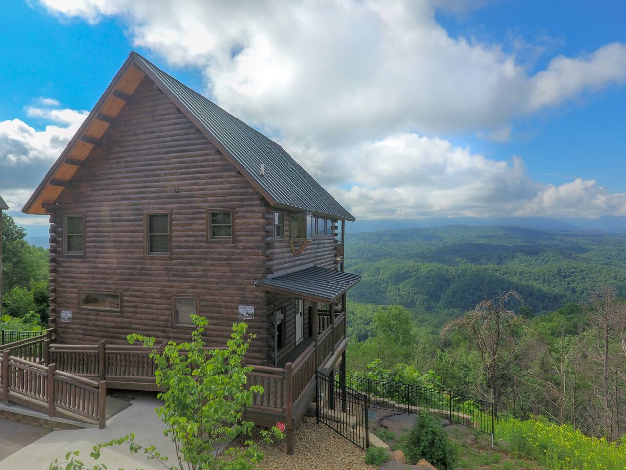 A View from the Top -View HotTub, Fire Pit, Arcade