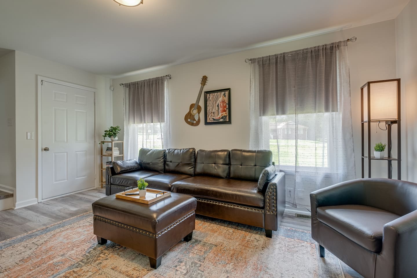 Spacious 3BR Duplex 15 Min to Nashville