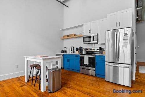 Charming 3bed Mill | Gym | Trail - Apartment