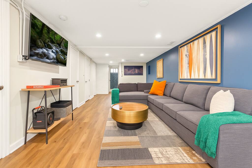 2 BRs & space to spread out, Pets OK, Coffee Bar