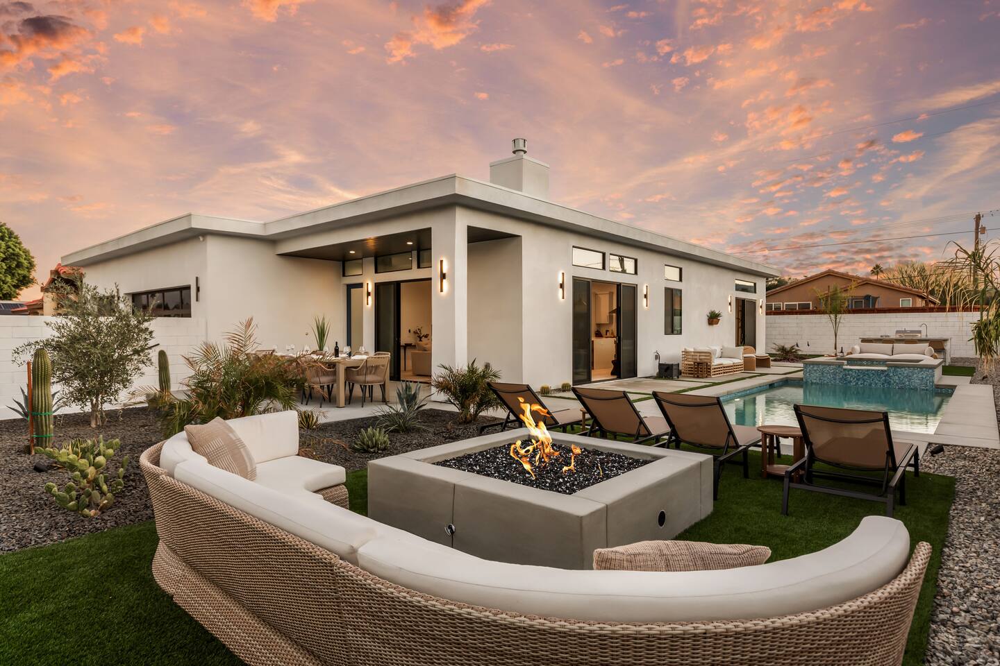 Desert Oasis: Pool, Spa, Golf Sim + EV Charger