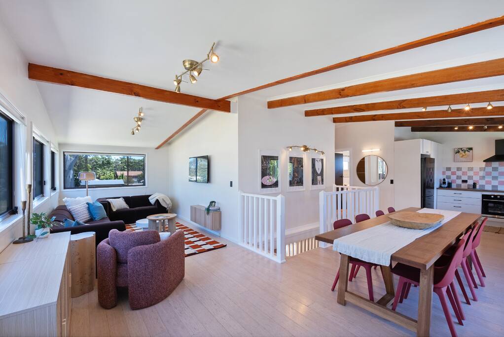 Casa Nera: Comfy & stylish retro beach house