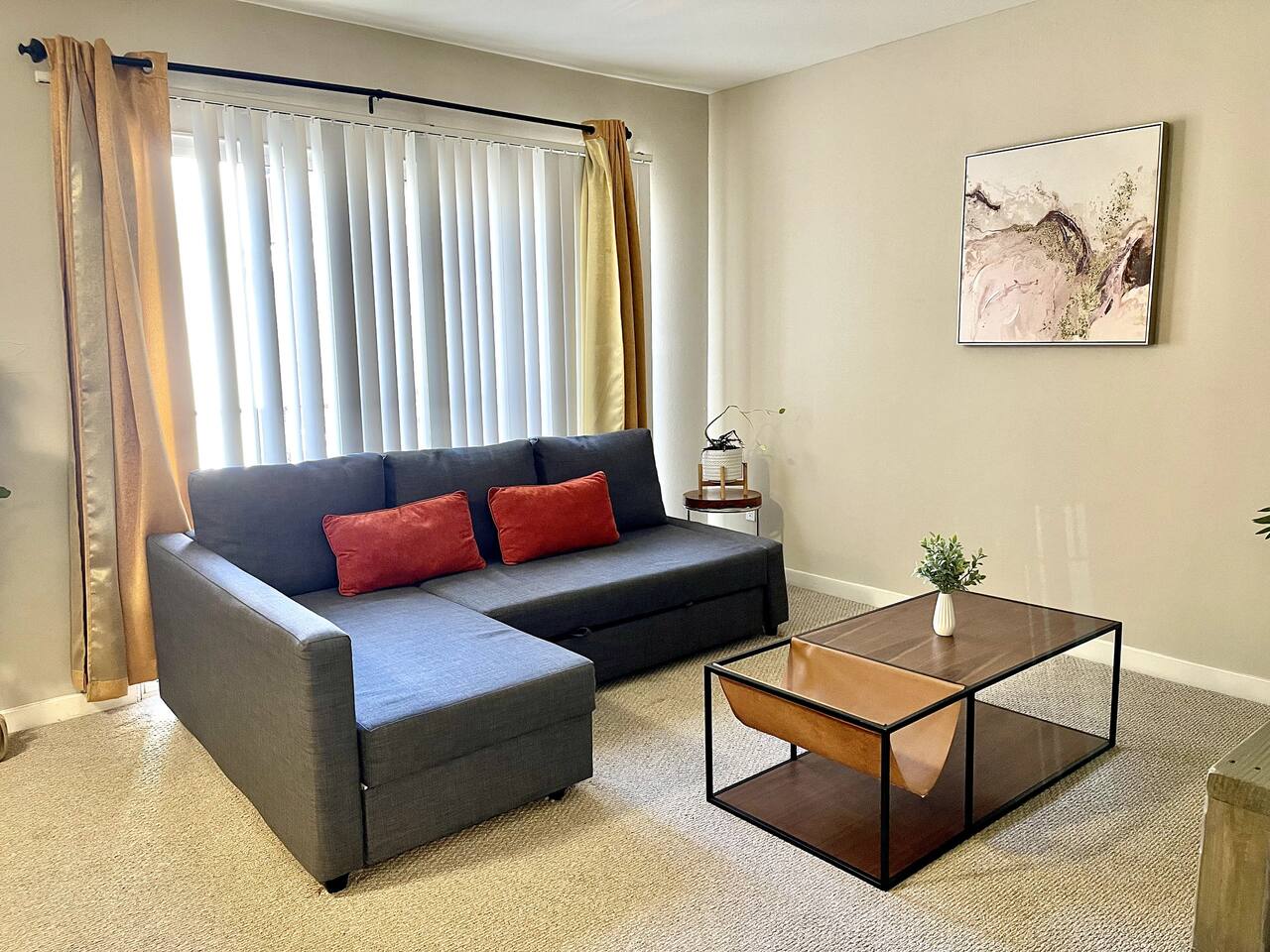 Spacious Coastal Escape |Walk to Beach & Promenade