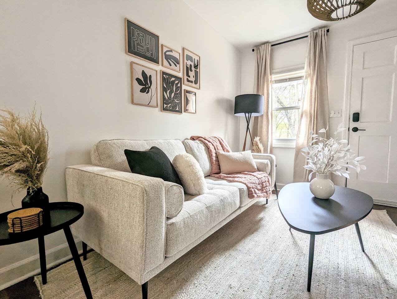 Stylish Retreat - 4 Min Downtown