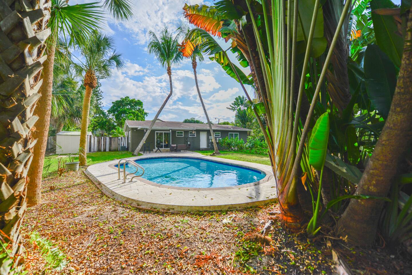 3 BR Summer Getaway! Private Pool & Patio | FLL