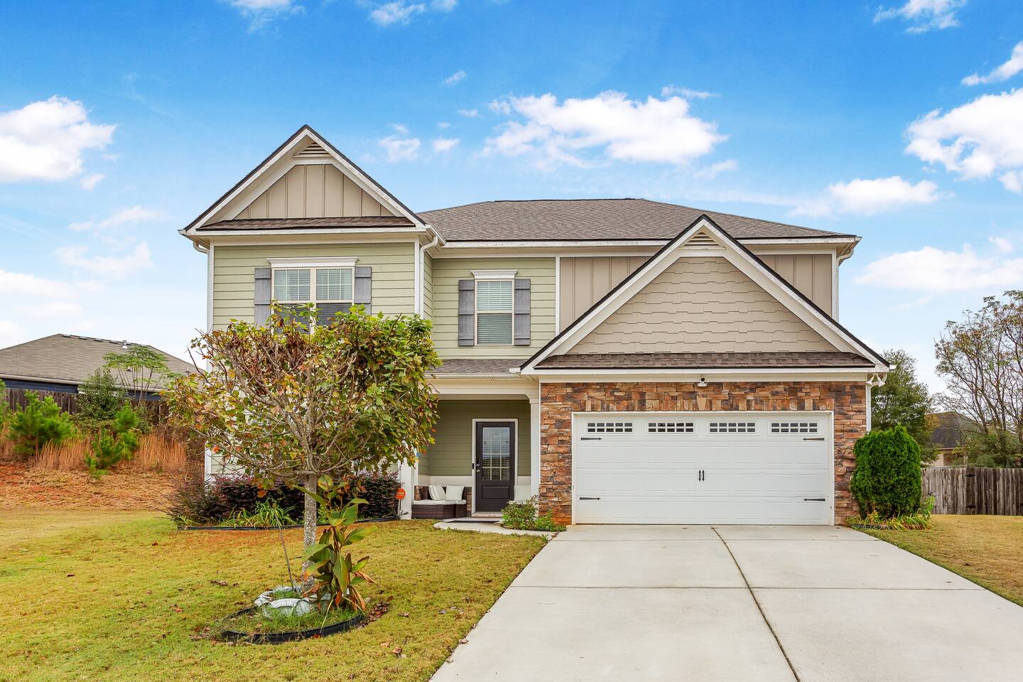 Vibrant Southern Getaway – Sleeps 18 Style & Space