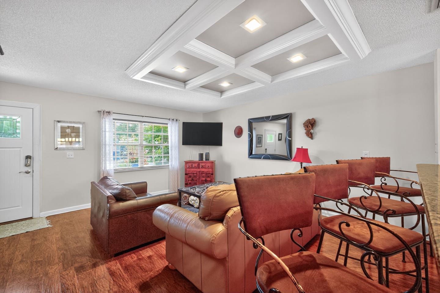 Lux *Home MINS to *Beach*, *Hospital* & *Downtown* - Holiday Home
