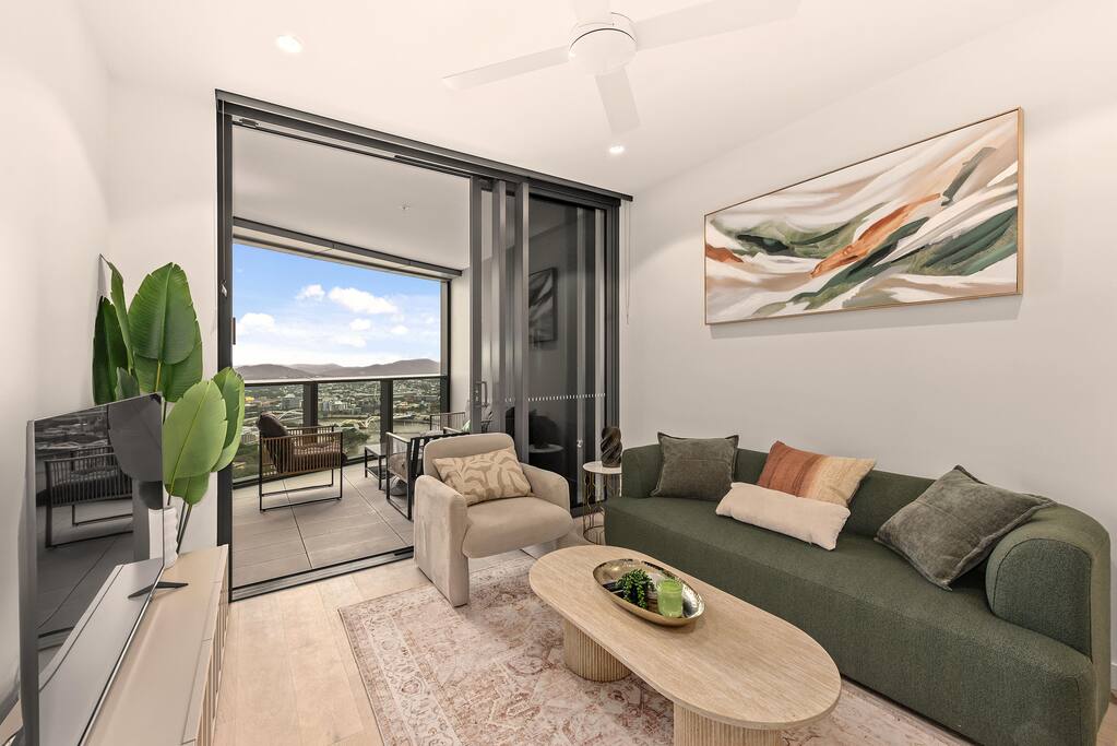Queen’s Wharf | River Views, Pool & Free Parking