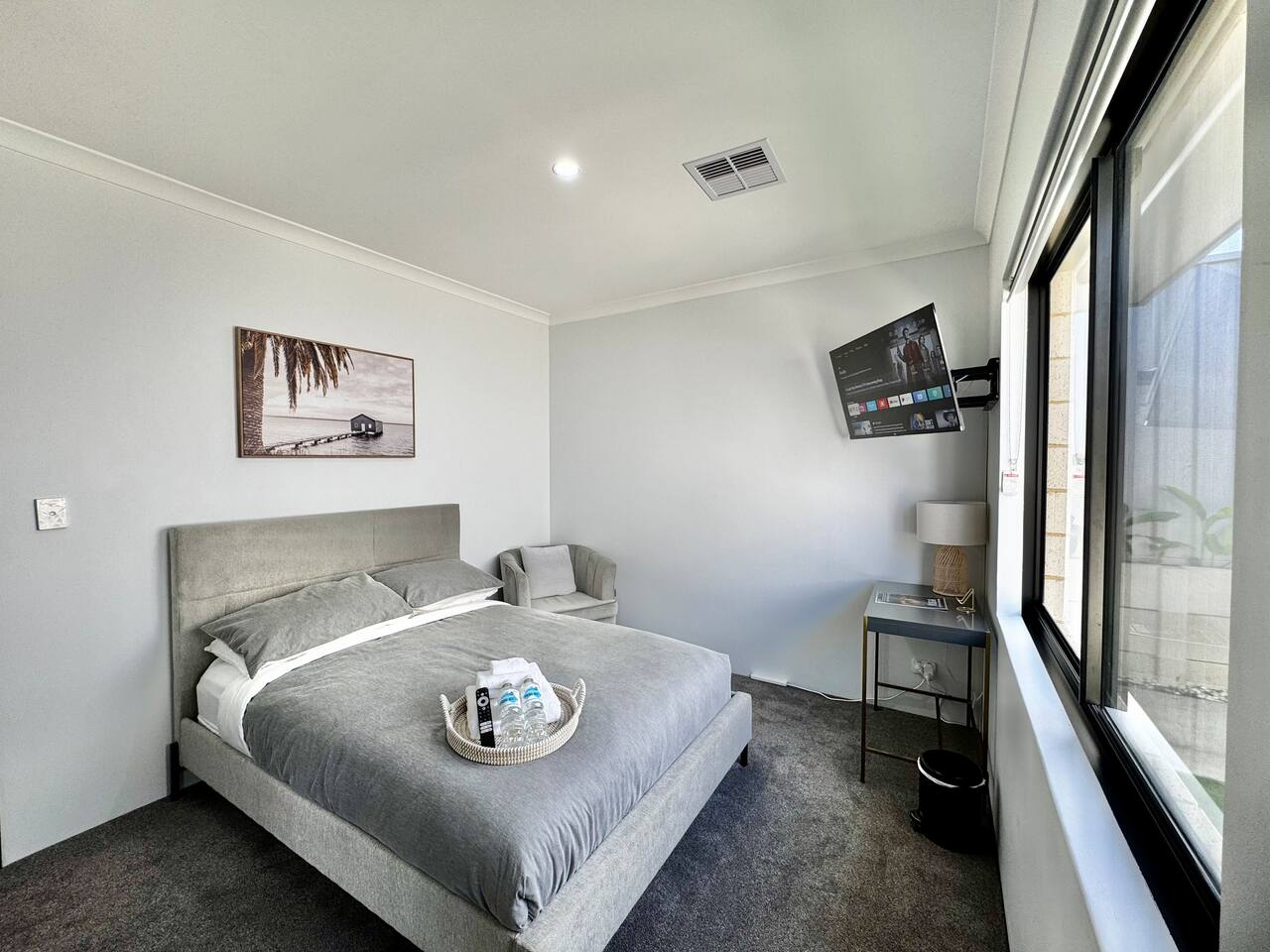 Modern Private Room - 10 min CBD & Airport