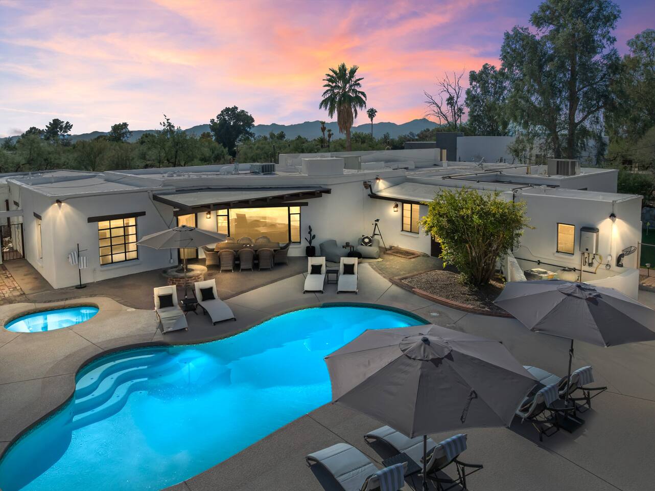 Casas Adobes Family-Fun Dream-House!