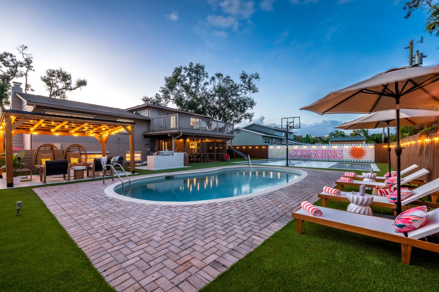 Karaoke ·Heated Pool ·Pickleball ·MiniGolf ·Cinema