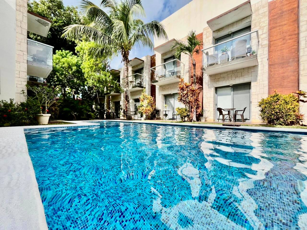 Bright Poolside Loft in Playacar