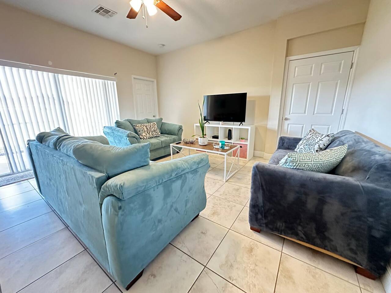 Cozy 2BR w/Workspace & Yard Near Orlando&Legoland