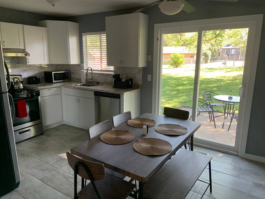 Tulsa whole home near Hard Rock Casino and I-44 with huge fenced yard. Pets allowed and no checkout chores.