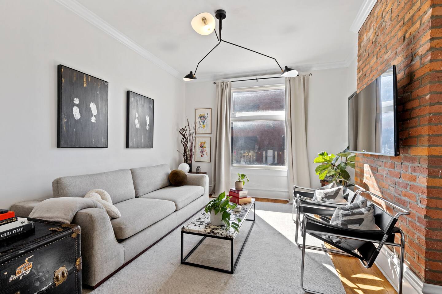 Stylish Historic Gem | German Village | King Bed