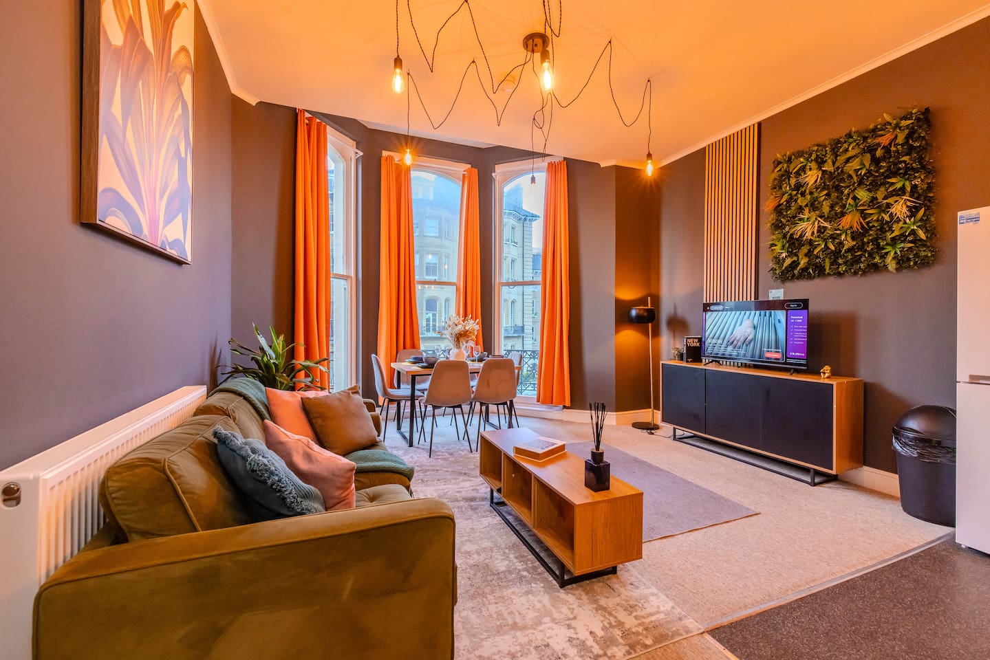 3 bedroom High Ceiling Flat with Seaview