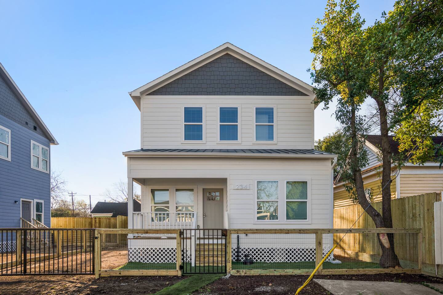 Clutch City Super-Luxe at East Downtown